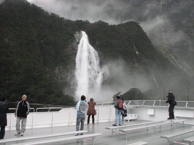 2007-05-24 NZ Milford IMG_8613 Returning from observatory on a larger boat�